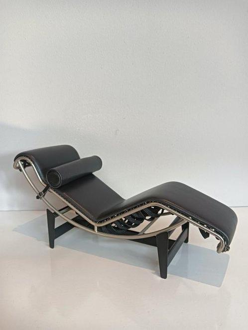 Vitra Design Museum - Charlotte Perriand, Pierre Jeanneret -, Antiek en Kunst, Antiek | Meubels | Stoelen en Sofa's