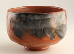 Aka-Raku theekom met houtskoolmarkeringen – Raku keramiek –