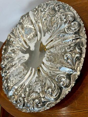 Tafelmiddenstuk - Antiek zilveren bewerkt tafelstuk - Zilver