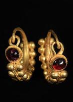 Oud-Romeins Goud Paar oorbellen met paarse granaat