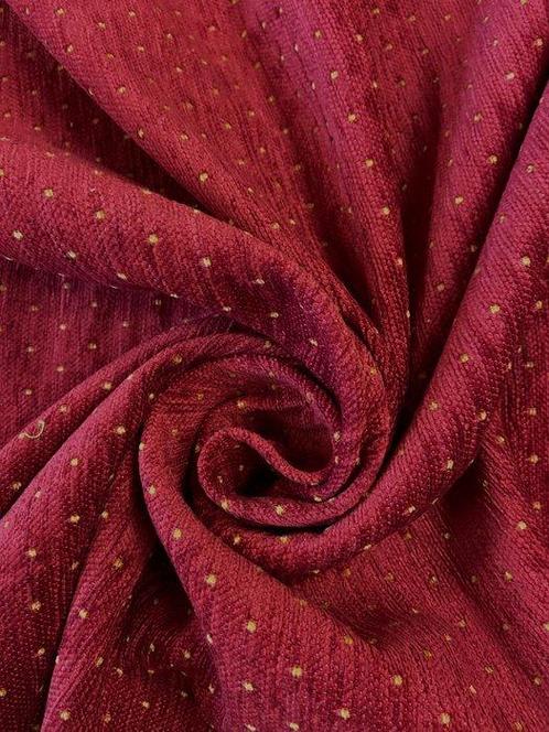 Zacht en stevige rode getwijmelde stof met gouden stiksels, Antiek en Kunst, Antiek | Tapijten, Tafelkleden en Textiel