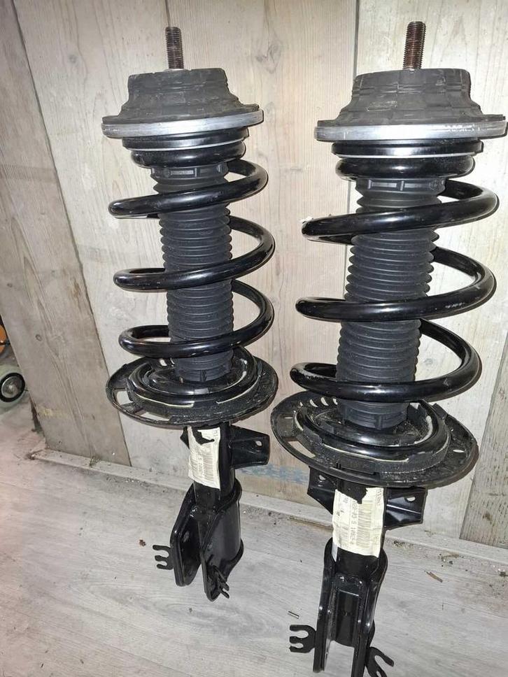 Volkswagen set schokbrekers plus set veren Ryan (Onderstel), Auto-onderdelen, Ophanging en Onderstel, Gebruikt, Volkswagen, Ophalen of Verzenden