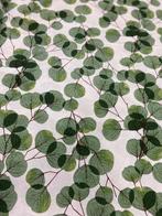 Elegant en exclusief textiel met eucalyptusbladeren in, Antiek en Kunst