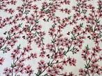 Primavera Eterna: Bekleding met Kersenbloesem in Bloei -