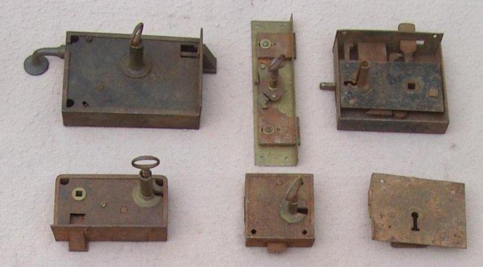Collection of Old various Keys and Locks+Keys - Slot en, Antiek en Kunst, Antiek | Wandborden en Tegels