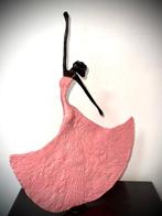 Abdoulaye Derme - sculptuur, La Danseuse en rose - 36 cm -