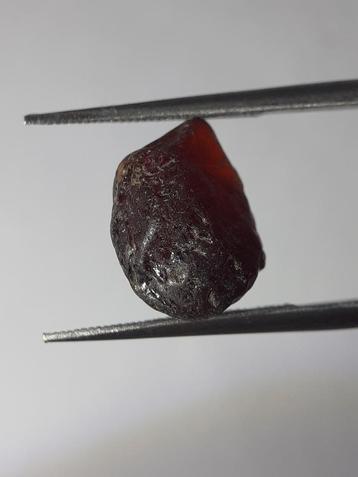 Natural red rhodolite Garnet - 5.855 ct - Rough Gemstone - f