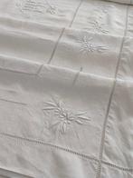 Groot bed met monogram - Laken - 320 cm - 230 cm