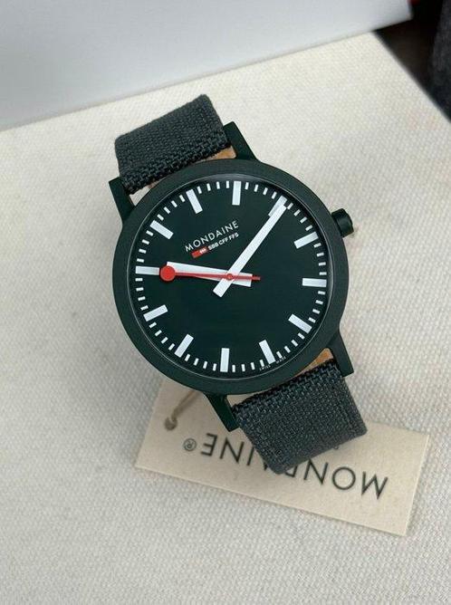 Mondaine - Classic Essence - Sans Prix de Réserve -, Handtassen en Accessoires, Horloges | Heren