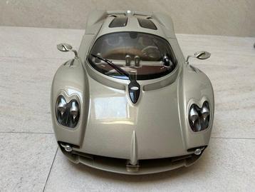 Pocher 1:8 - Voiture miniature - Pagani Utopia