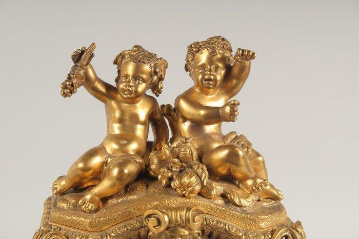 Pendule Louis XVI - Verguld brons - 1750-1800 - Julien Leroy, Antiquités & Art, Antiquités | Horloges