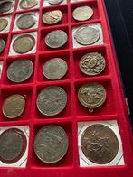 Collection de souvenirs - Collection variée de jetons et