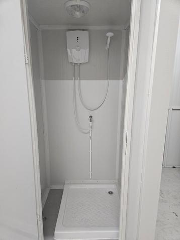 mobiele douche unit kabine sanitair container unit beschikbaar voor biedingen