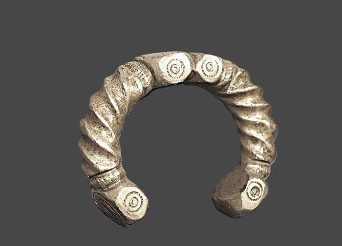 Kinderenarmband gedraaid - Peul/Fulbe/Fulani. - Niger, Antiquités & Art, Art | Art non-occidental