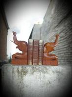 Boekensteunen - Teak - Gesneden hout. Ambachtelijk.