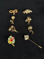 Zeldzaam lot van 8 vintage broches – bloem- en strikmotieven, Antiek en Kunst