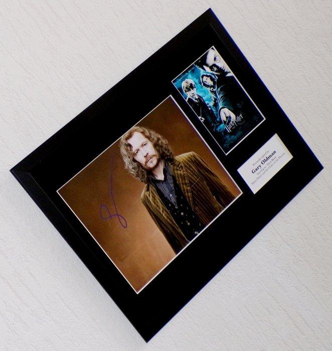 Harry Potter - Gary Oldman (Sirius Black) Framed, signed +, Verzamelen, Film en Tv