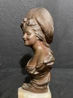 G. Van der Straeten - Buste, Young woman with hat. - 18.5 cm, Antiek en Kunst