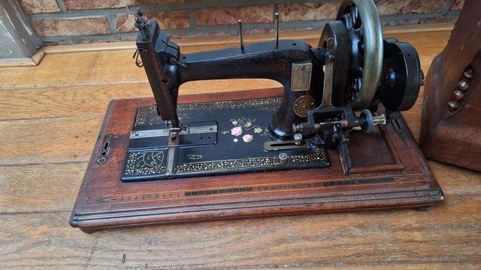 Gritzner Naaimachine - Hout, IJzer, Antiek en Kunst, Kunst | Designobjecten