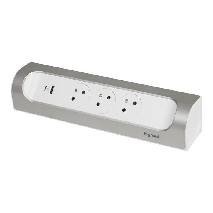 Legrand 90 graden monteerbaar stopcontact 3x2P+PA USB A+C, Doe-het-zelf en Bouw, Elektriciteit en Kabels, Verzenden