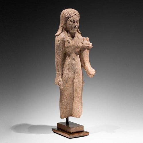 Égypte ancienne Calcaire durci Sculpture dune reine., Verzamelen, Mineralen en Fossielen