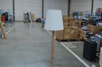 1 Stand lamp hout met wit kap1,58  Locatie: B13, Articles professionnels, Ophalen