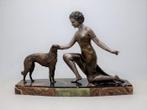 Ugo Cipriani - Art Deco sculptuur vrouw met hond