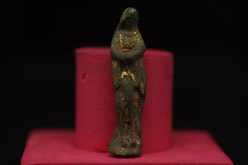 Médiéval Petite statuette de Vierge ornementée en bronze