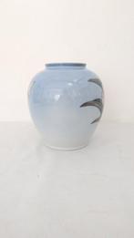 Royal Copenhagen - Vaas - Tulpen en vlinders - Porselein -, Antiek en Kunst