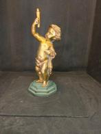 Statue, small putto placed on an octagonal pedestal - 20.5, Antiek en Kunst
