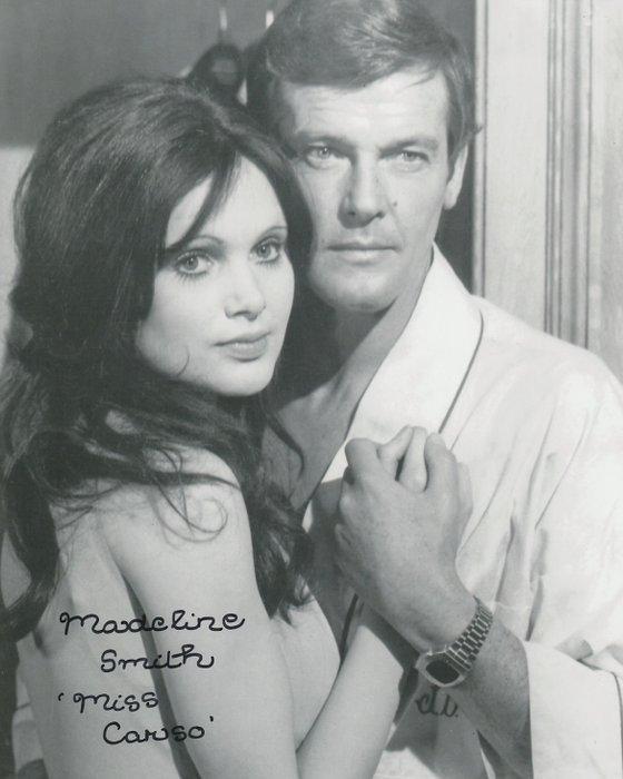 James Bond 007: Live And Let Die - Signed by Madeline Smith, Verzamelen, Film en Tv