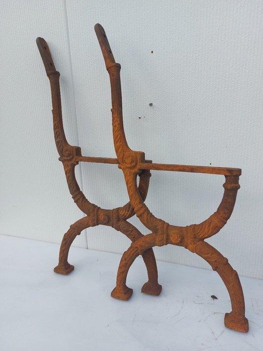 Bank (2) - Gietijzer, Antiek en Kunst, Kunst | Designobjecten