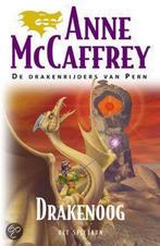 Drakenoog / De drakenrijders van Pern 9789027467317, Boeken, Verzenden, Gelezen, A. MacCaffrey