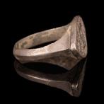 Middeleeuws Zilveren zegelring met navette zetting en, Antiek en Kunst