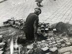Irena Bluhova - The Paver Worker, Antiek en Kunst