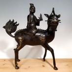 Chinese hoogwaardigheidsbekleder op fantastisch dier - Brons, Antiek en Kunst