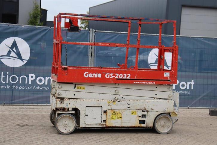 Veiling: Schaarlift Genie GS-2032 Elektrisch 8m 2011, Zakelijke goederen, Machines en Bouw | Liften, Steigers en Ladders, Ophalen