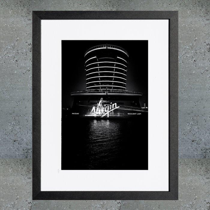 Friso Kooijman - M/V Resilient Lady – Illusie van Licht, Antiek en Kunst, Kunst | Designobjecten