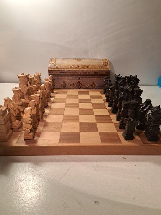 Schaakspel - Handgemaakt uniek schaakspel (king 12 cm.) +, Antiek en Kunst, Curiosa en Brocante