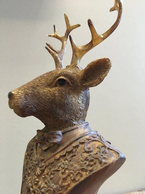 Sculpture, STATIG HERT IN KOSTUUM - 26 cm - résine - 2025, Antiek en Kunst, Kunst | Designobjecten