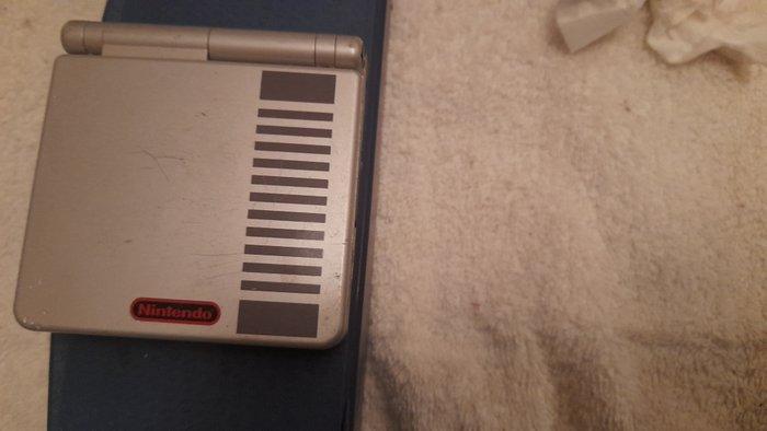 Nintendo - Gameboy Advance SP - NES edition - Spelcomputer, Games en Spelcomputers, Spelcomputers | Overige Accessoires