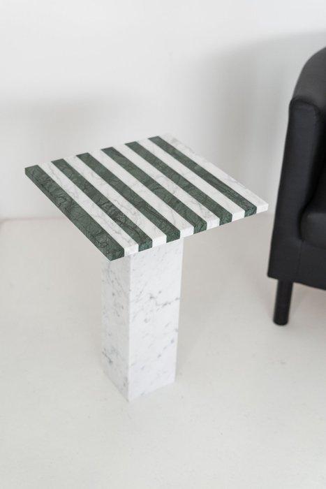 TM DESIGN - Bijzettafel - Bianco Carrara - Verde Guatemala,, Antiek en Kunst, Antiek | Meubels | Stoelen en Sofa's