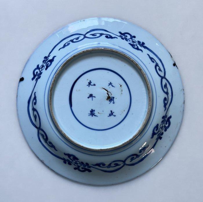 Een mooie Chinese blauw-witte bord - Porselein - China - de, Antiek en Kunst, Antiek | Overige Antiek