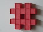Hans Meeuwsen - Reliëf, 2025 - 94 rode hashtag - 124 mm -