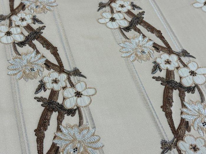 Elegantie in bloei: Zijde strepen en lentebruine takken -, Antiek en Kunst, Antiek | Tapijten, Tafelkleden en Textiel