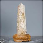 Zeer zeldzaam natuurlijk agatised koraal Obelisk on Stand,, Verzamelen