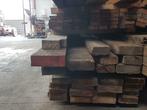 Houten balken, planken, kepers, latten, spanten