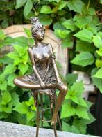 Beeld, Vrouw op kruk - 28.5 cm - Brons, Antiek en Kunst