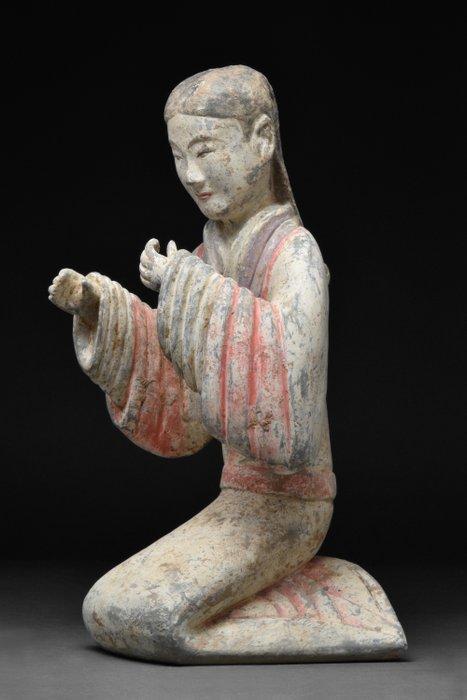 Oud-Chinees, Han-dynastie Gipsen beeld van knielende, Antiek en Kunst, Antiek | Overige Antiek