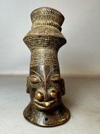Belle tête africaine en terre cuite, style Mangbetu, Congo., Antiquités & Art